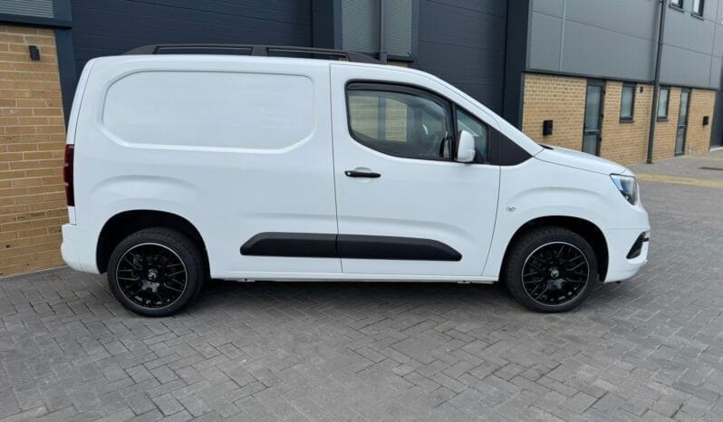 
Vauxhall Combo 1.5 Turbo D 2300 Sportive full									