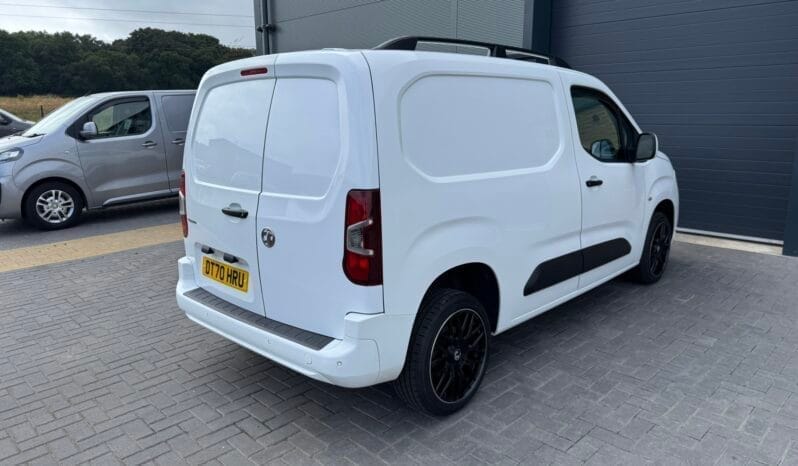 
Vauxhall Combo 1.5 Turbo D 2300 Sportive full									