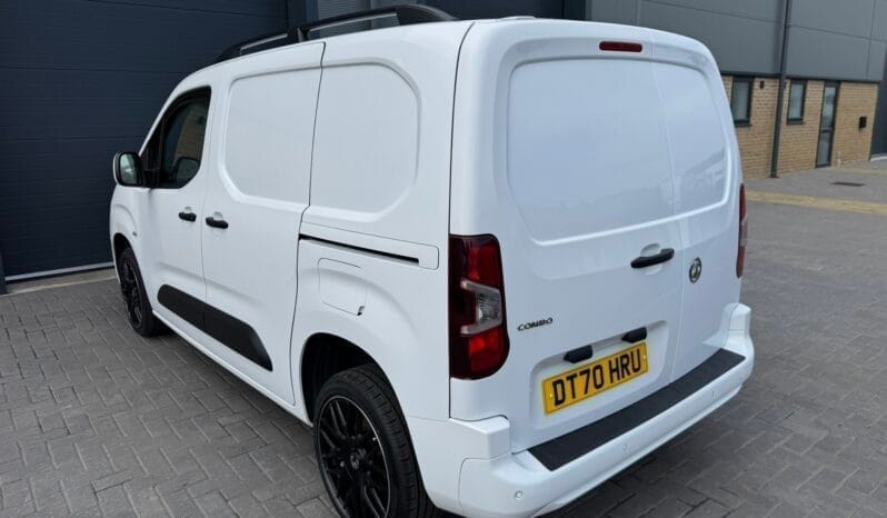 
Vauxhall Combo 1.5 Turbo D 2300 Sportive full									