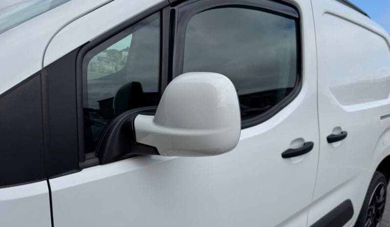 
Vauxhall Combo 1.5 Turbo D 2300 Sportive full									