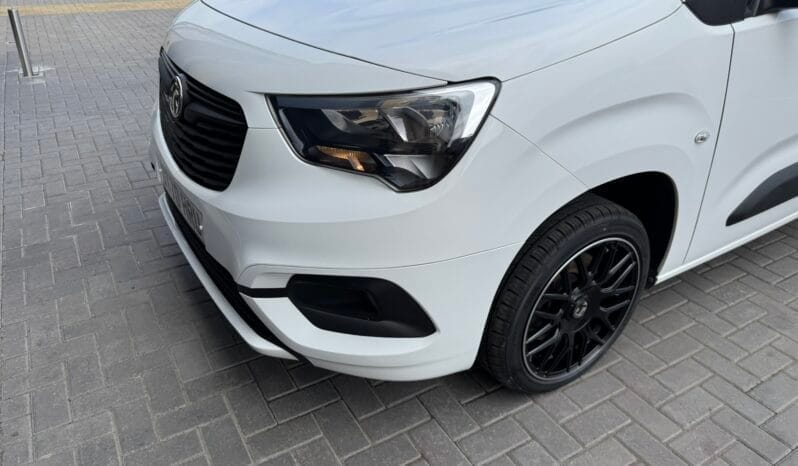 
Vauxhall Combo 1.5 Turbo D 2300 Sportive full									