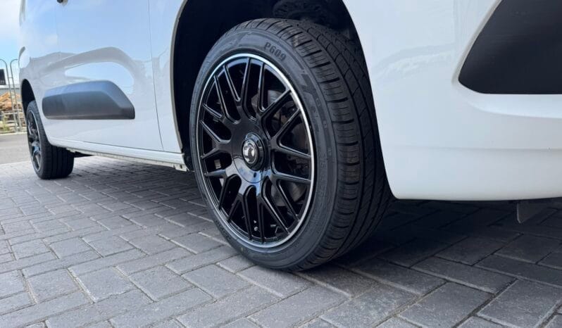 
Vauxhall Combo 1.5 Turbo D 2300 Sportive full									