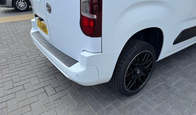 
Vauxhall Combo 1.5 Turbo D 2300 Sportive full									