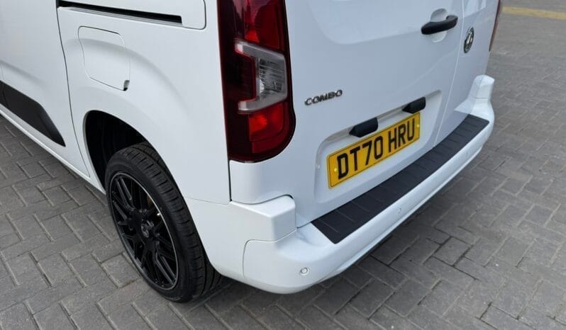 
Vauxhall Combo 1.5 Turbo D 2300 Sportive full									