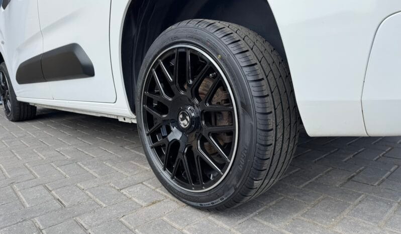 
Vauxhall Combo 1.5 Turbo D 2300 Sportive full									