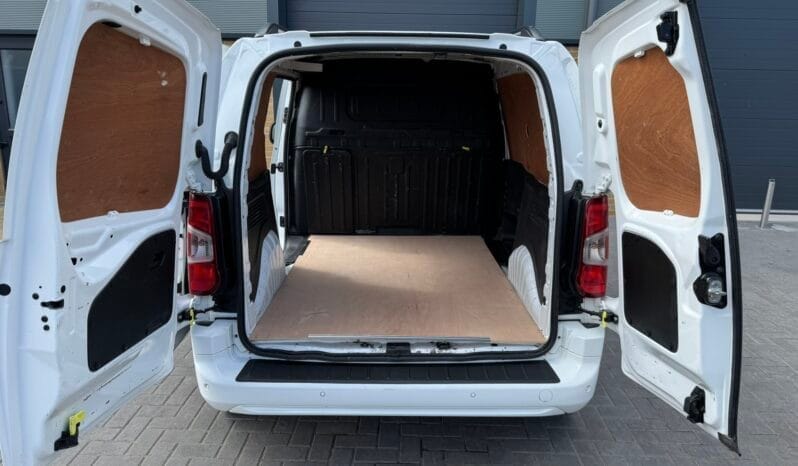 
Vauxhall Combo 1.5 Turbo D 2300 Sportive full									