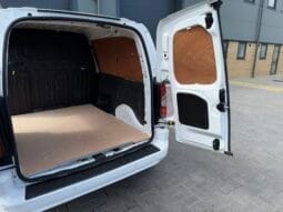 
Vauxhall Combo 1.5 Turbo D 2300 Sportive full									