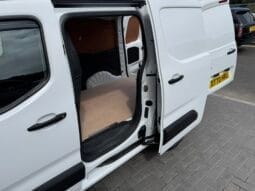 
Vauxhall Combo 1.5 Turbo D 2300 Sportive full									