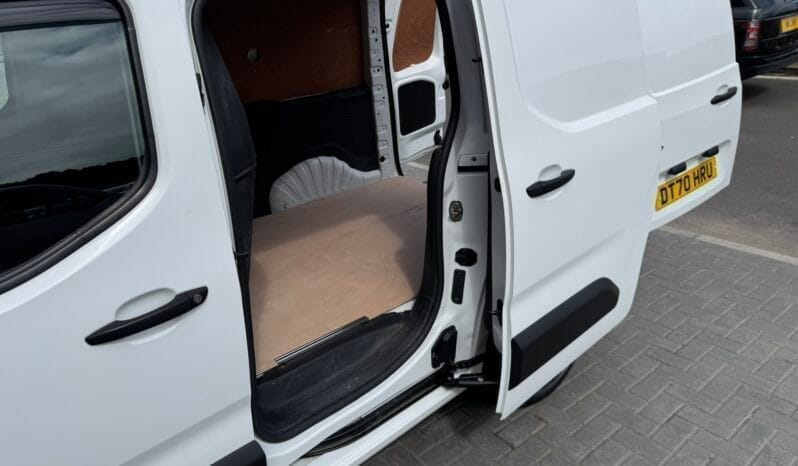 
Vauxhall Combo 1.5 Turbo D 2300 Sportive full									