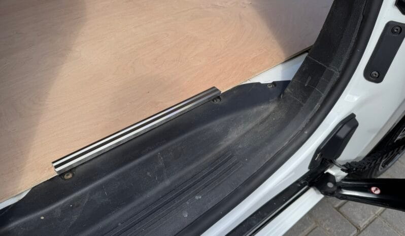 
Vauxhall Combo 1.5 Turbo D 2300 Sportive full									