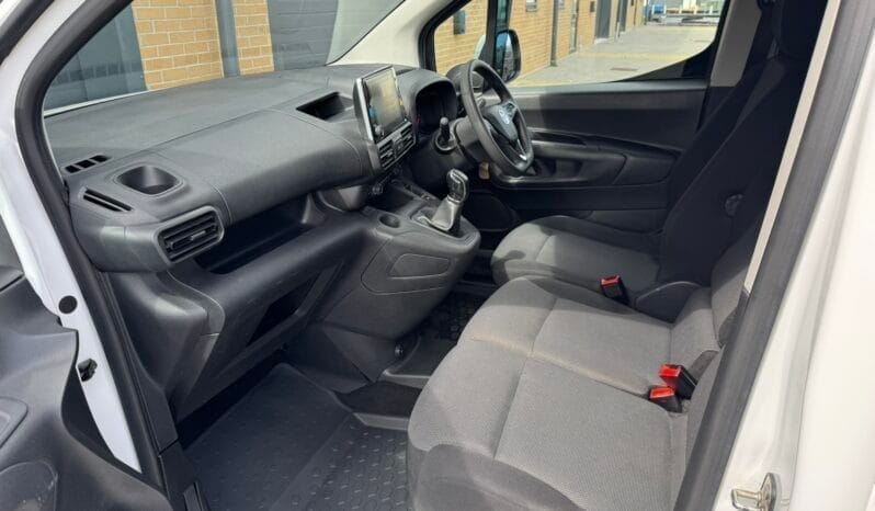 
Vauxhall Combo 1.5 Turbo D 2300 Sportive full									