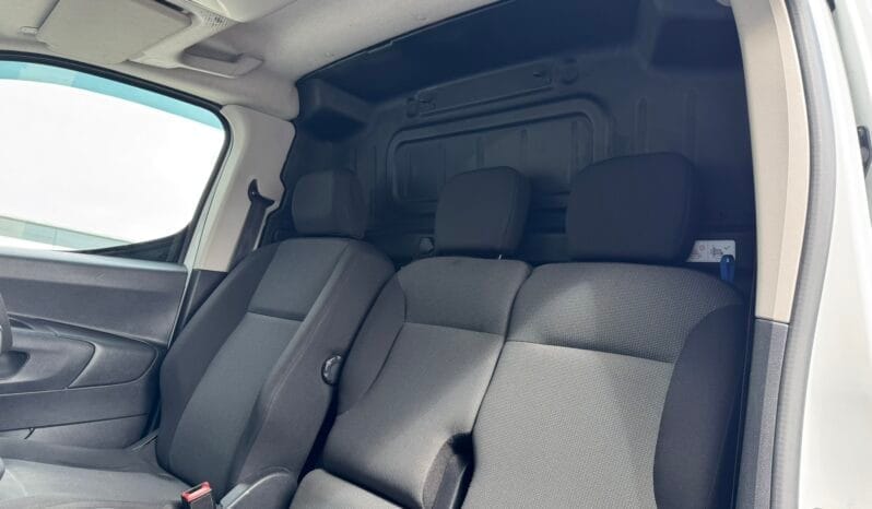 
Vauxhall Combo 1.5 Turbo D 2300 Sportive full									