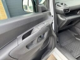 
Vauxhall Combo 1.5 Turbo D 2300 Sportive full									