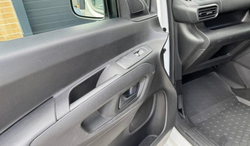 
Vauxhall Combo 1.5 Turbo D 2300 Sportive full									