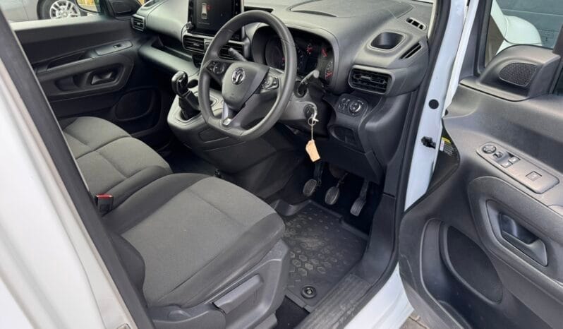 
Vauxhall Combo 1.5 Turbo D 2300 Sportive full									