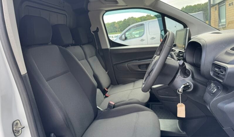 
Vauxhall Combo 1.5 Turbo D 2300 Sportive full									