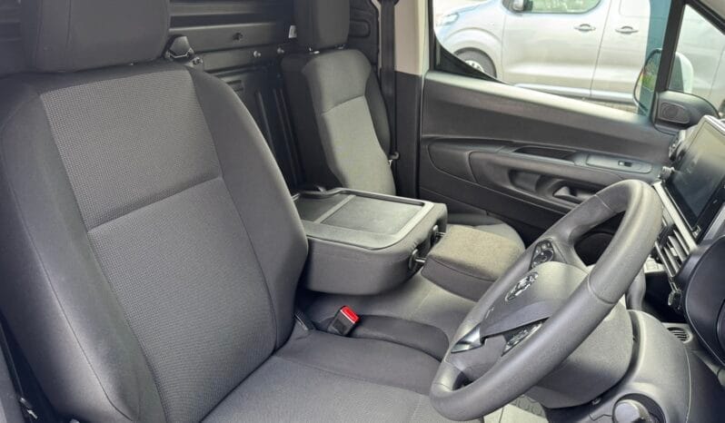 
Vauxhall Combo 1.5 Turbo D 2300 Sportive full									