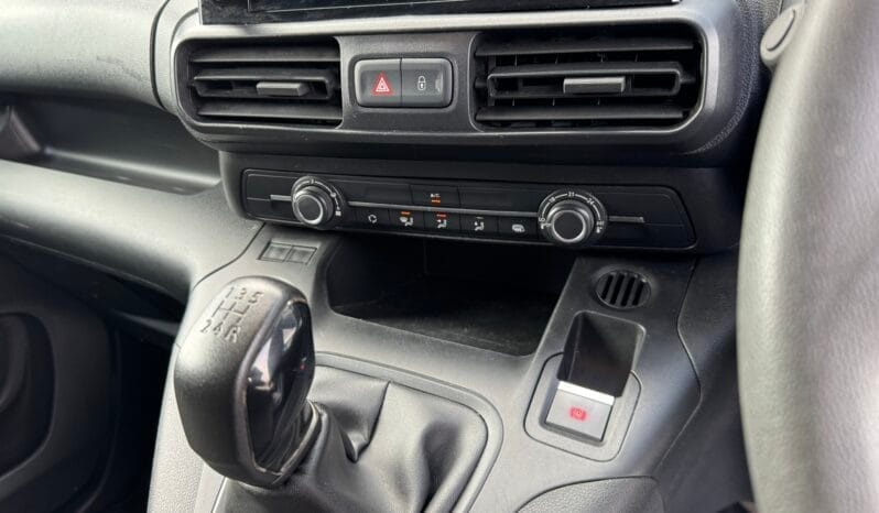 
Vauxhall Combo 1.5 Turbo D 2300 Sportive full									