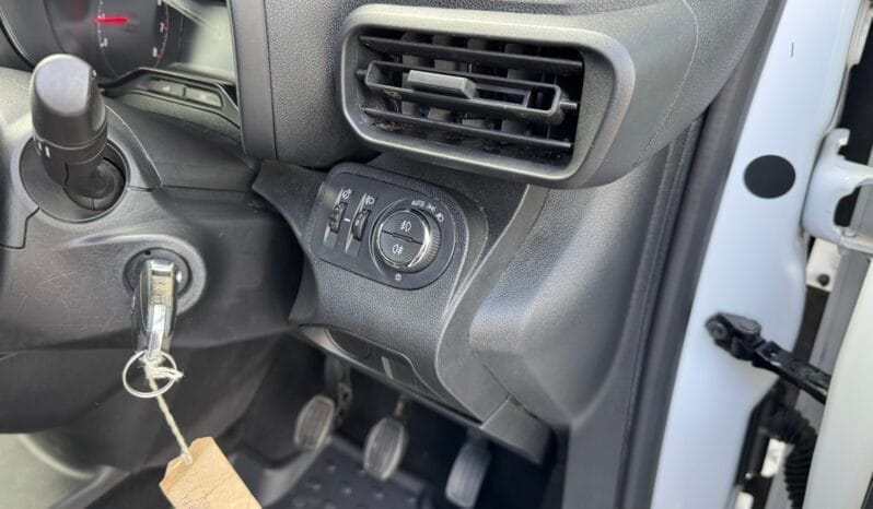 
Vauxhall Combo 1.5 Turbo D 2300 Sportive full									