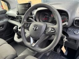 
Vauxhall Combo 1.5 Turbo D 2300 Sportive full									