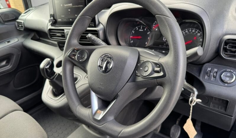 
Vauxhall Combo 1.5 Turbo D 2300 Sportive full									