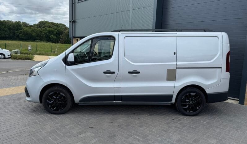 
Renault Trafic 1.6 dCi 27 Sport Nav SWB full									