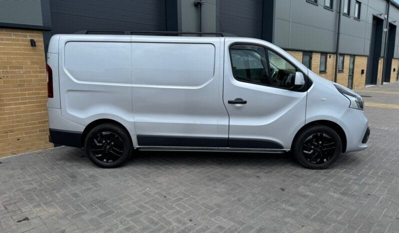 
Renault Trafic 1.6 dCi 27 Sport Nav SWB full									