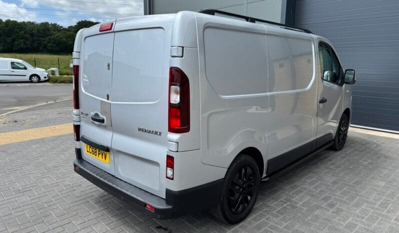 
Renault Trafic 1.6 dCi 27 Sport Nav SWB full									