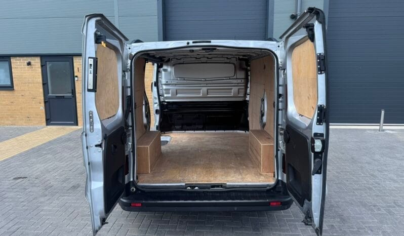 
Renault Trafic 1.6 dCi 27 Sport Nav SWB full									