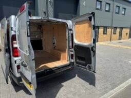 
Renault Trafic 1.6 dCi 27 Sport Nav SWB full									