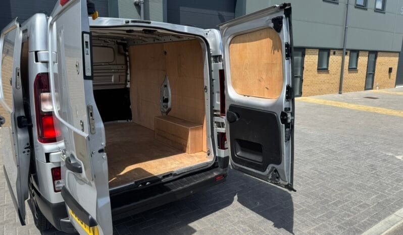 
Renault Trafic 1.6 dCi 27 Sport Nav SWB full									