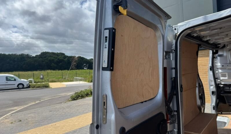 
Renault Trafic 1.6 dCi 27 Sport Nav SWB full									