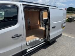 
Renault Trafic 1.6 dCi 27 Sport Nav SWB full									