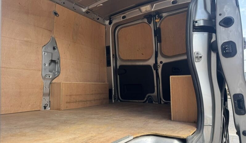 
Renault Trafic 1.6 dCi 27 Sport Nav SWB full									