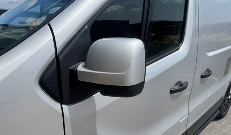 
Renault Trafic 1.6 dCi 27 Sport Nav SWB full									