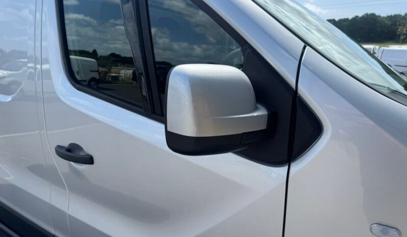 
Renault Trafic 1.6 dCi 27 Sport Nav SWB full									