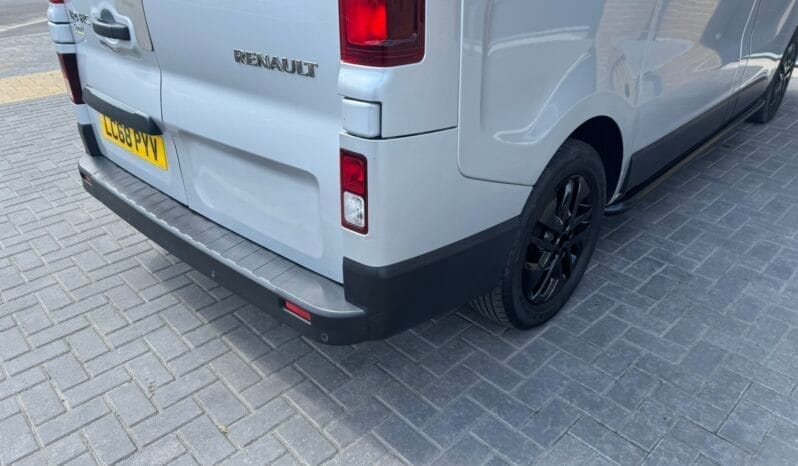 
Renault Trafic 1.6 dCi 27 Sport Nav SWB full									