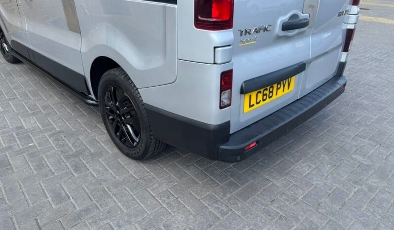 
Renault Trafic 1.6 dCi 27 Sport Nav SWB full									