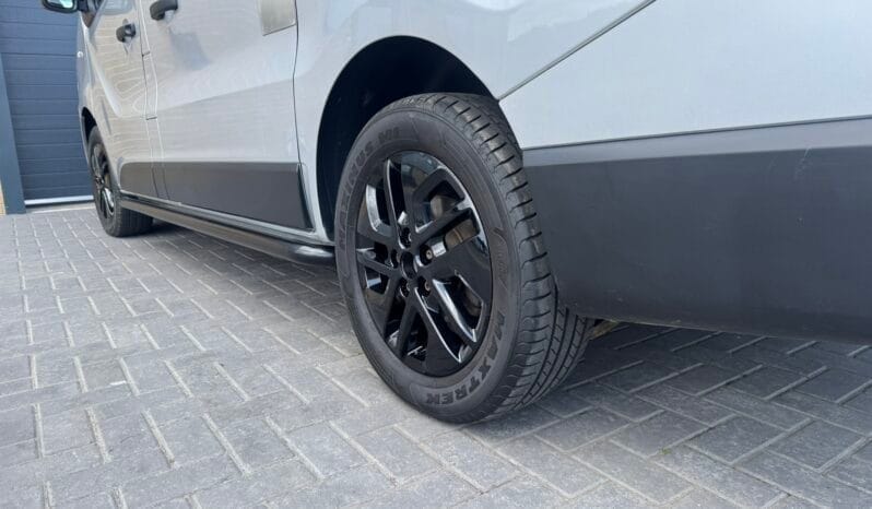 
Renault Trafic 1.6 dCi 27 Sport Nav SWB full									