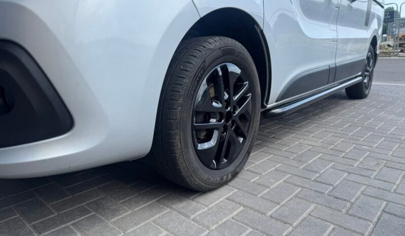 
Renault Trafic 1.6 dCi 27 Sport Nav SWB full									