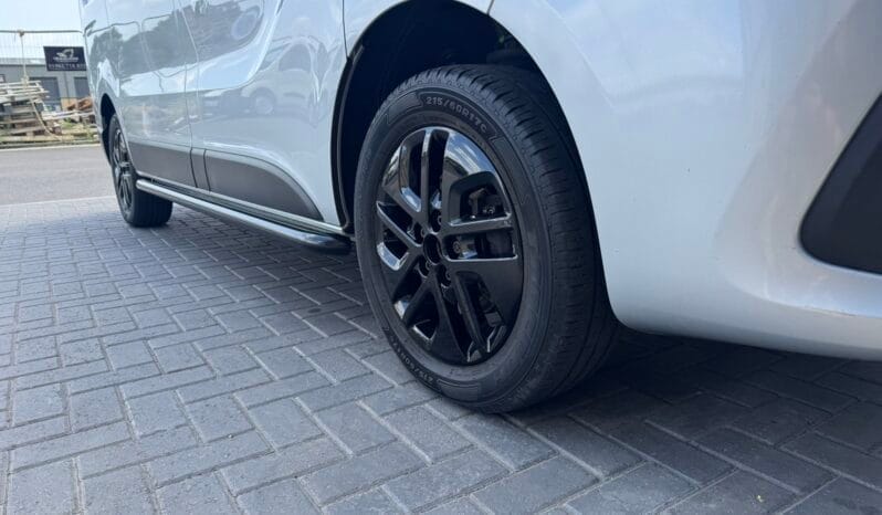 
Renault Trafic 1.6 dCi 27 Sport Nav SWB full									