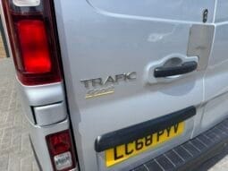 
Renault Trafic 1.6 dCi 27 Sport Nav SWB full									