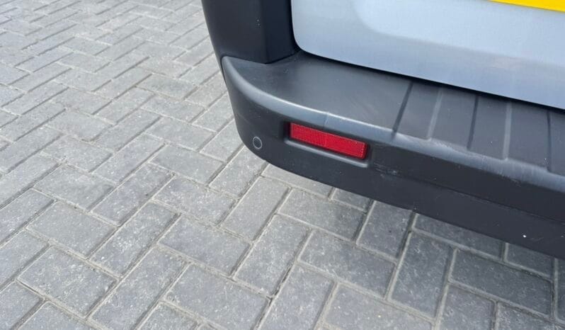 
Renault Trafic 1.6 dCi 27 Sport Nav SWB full									