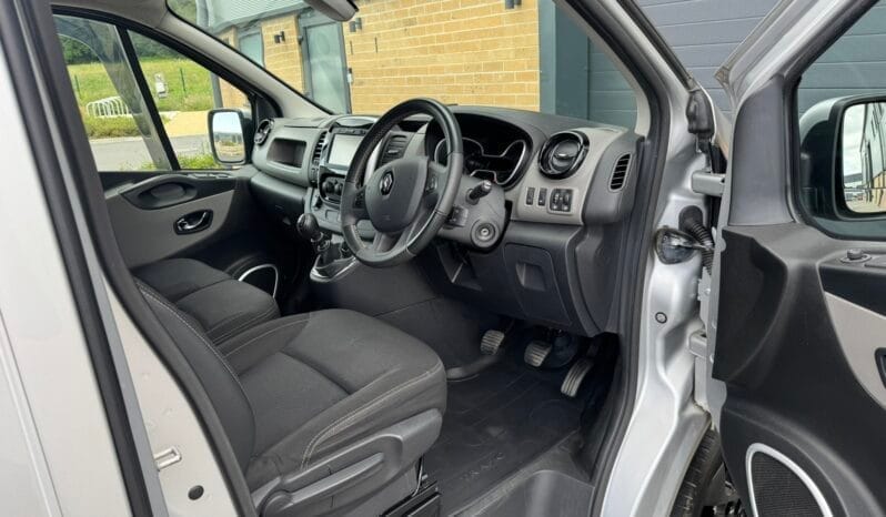 
Renault Trafic 1.6 dCi 27 Sport Nav SWB full									