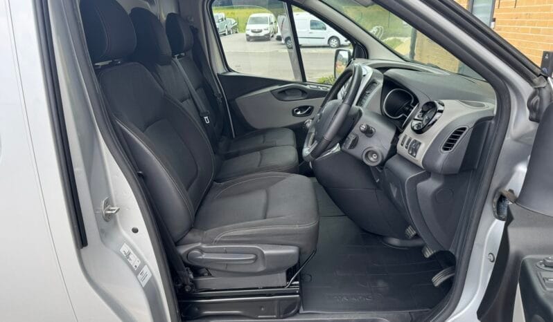 
Renault Trafic 1.6 dCi 27 Sport Nav SWB full									