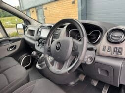 
Renault Trafic 1.6 dCi 27 Sport Nav SWB full									