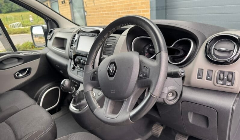 
Renault Trafic 1.6 dCi 27 Sport Nav SWB full									