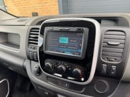 
Renault Trafic 1.6 dCi 27 Sport Nav SWB full									