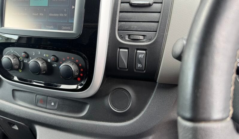 
Renault Trafic 1.6 dCi 27 Sport Nav SWB full									