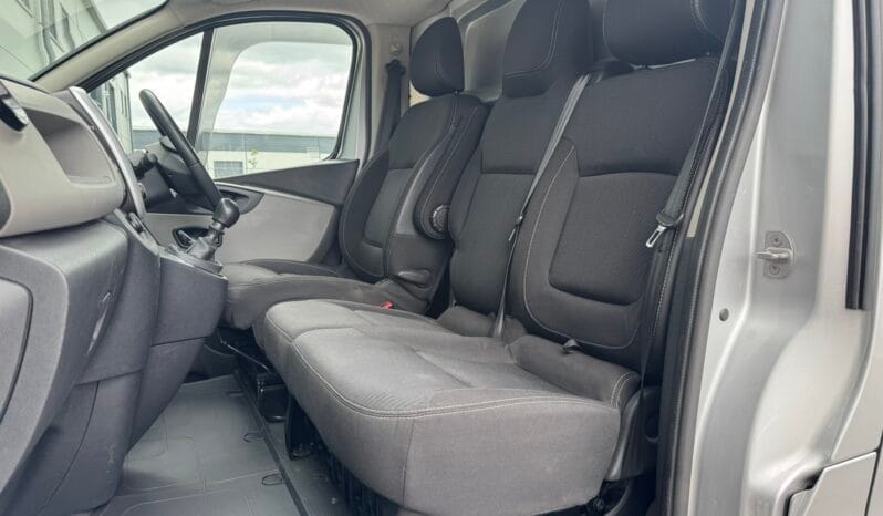 
Renault Trafic 1.6 dCi 27 Sport Nav SWB full									